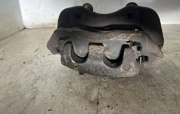 Nissan Navara D22 Front brake caliper