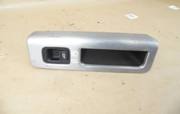 Volvo V50 Quarter vent window switch