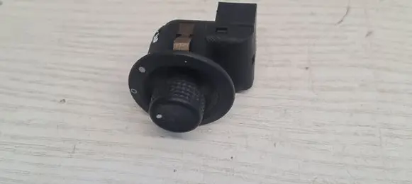 Renault Espace II Wing mirror switch 33534F