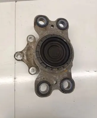 Volvo V60 Engine mount bracket