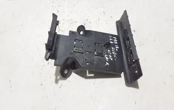 Volkswagen PASSAT B8 Other engine bay part 5Q0906507F