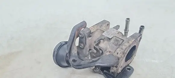 Volkswagen Touran I EGR valve 03G131063E