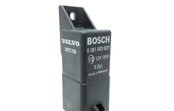 Volvo V70 Glow plug pre-heat relay 0281003037 30751798