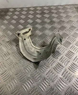Volkswagen Touran III Fender mounting bracket 5TA821135