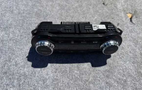 Mercedes-Benz B W246 W242 Climate control unit A2469008415 5HB01044808 A2469010805