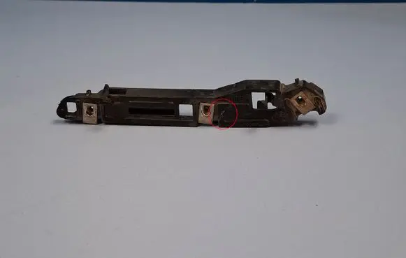 Opel Astra K Front bumper mounting bracket 39020437