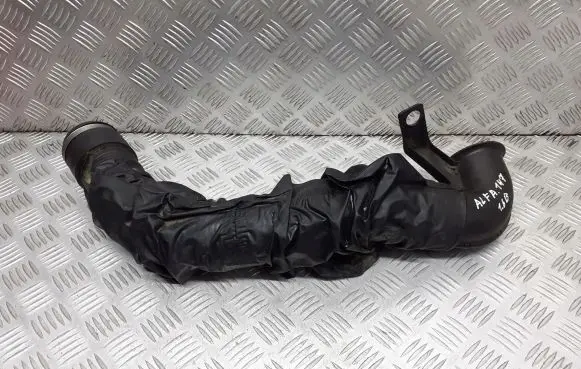 Alfa Romeo 147 Air intake hose/pipe 46819095
