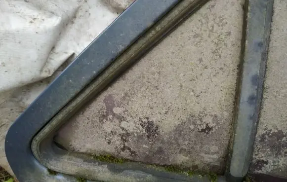 Rear vent window glass