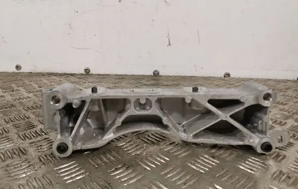 Peugeot 508 Engine mounting bracket 9673585680