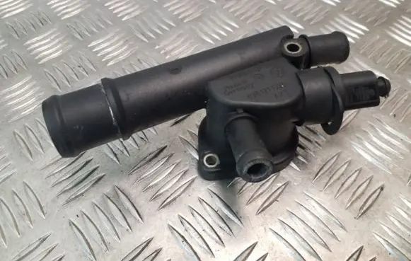 Audi A3 S3 8P Engine coolant pipe/hose 038121132D