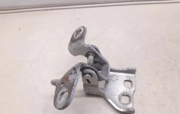 Chrysler 300 - 300C Front door upper hinge A046923