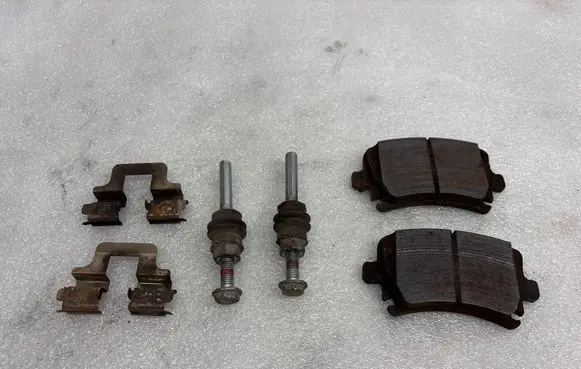 Volkswagen PASSAT B6 Brake pads (rear) 