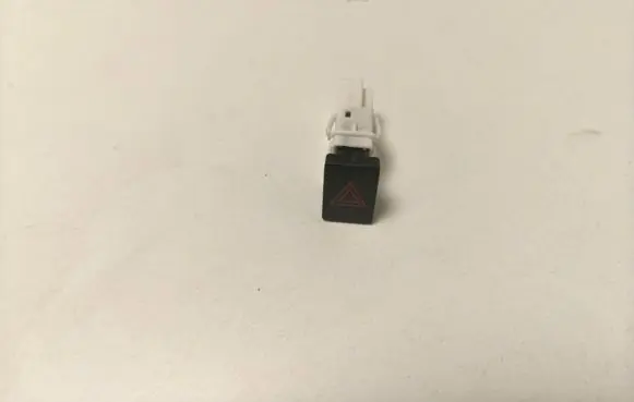 Nissan Qashqai+2 Hazard light switch