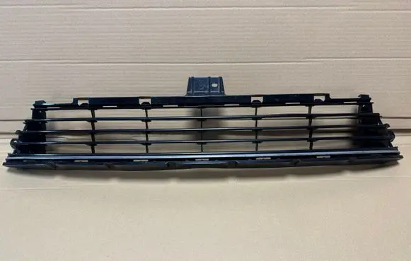 Toyota Auris E180 Front bumper lower grill 5311202670 5311202680