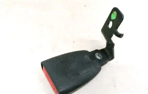 Chrysler Pacifica Rear seatbelt buckle