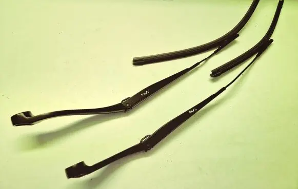Ford Explorer VI Headlight wiper blade set LB5B17526AB LB5B17527AB W000097429