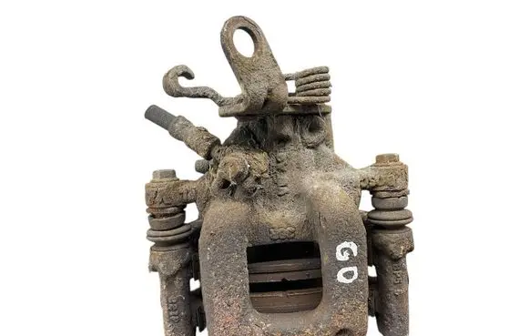 Volkswagen Touran II Rear brake caliper 5K0615424