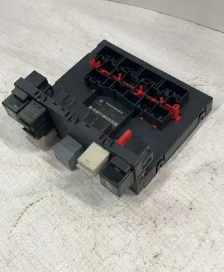 Volkswagen Touran I Fuse box set 3C0937049E F005V00526 H37S1002