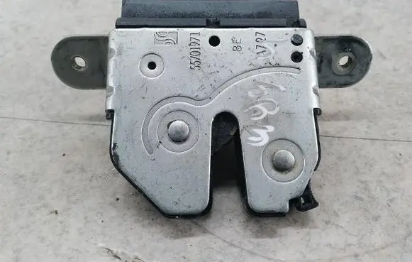 Opel Corsa D Tailgate lock latch 55701971