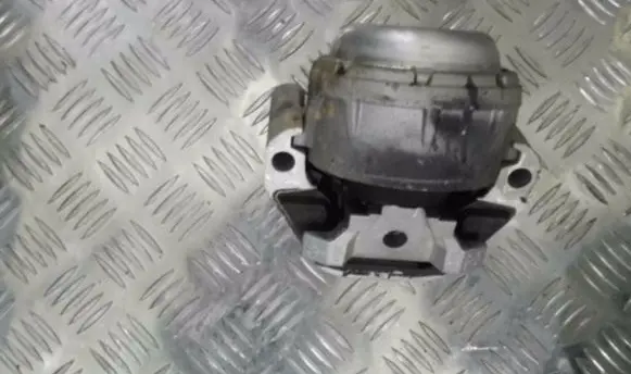 Audi A7 S7 4G Engine mount bracket 4G0199381D