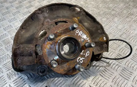 Front wheel hub spindle knuckle