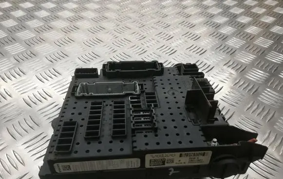 Volvo S60 Fuse module 30728512