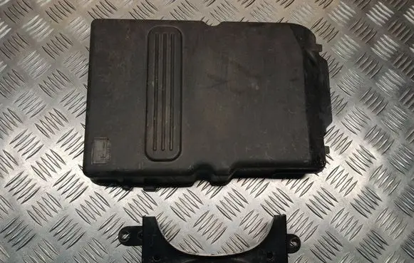Mazda 3 I Battery box tray cover/lid Z60118593