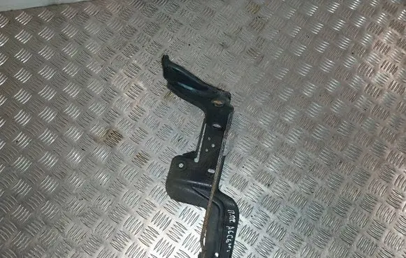 Radiator mount bracket