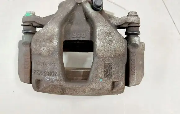 Fiat 500L Front brake caliper
