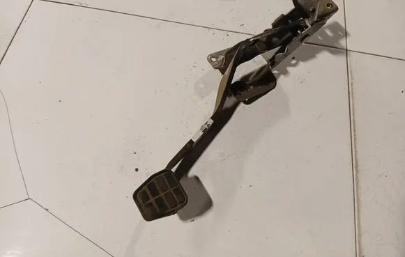 Mitsubishi Colt Brake pedal A4542900618