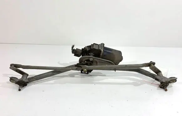 Audi A4 S4 B5 8D Front wiper linkage and motor