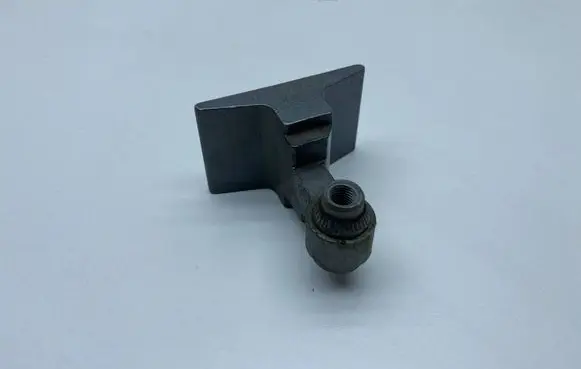 BMW 5 F10 F11 Front door lower hinge 7199575