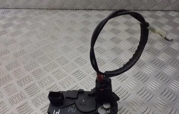 Opel Zafira B Rear door lock 13210739PW