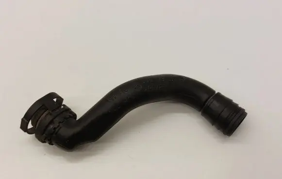 Volkswagen PASSAT B8 Breather hose/pipe 5Q0129637C
