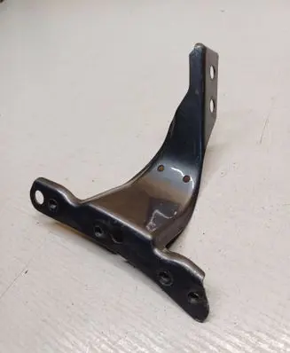 Audi A4 S4 B7 8E 8H Fender mounting bracket 8E0821136A