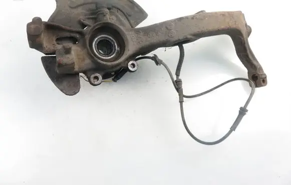 Volkswagen PASSAT B5 Front wheel hub spindle knuckle 8D0402258