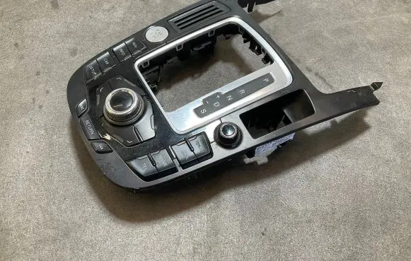 Audi A5 8T 8F Head unit multimedia control 8T0919609C 900252470001