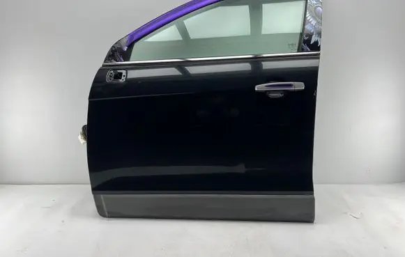 Chevrolet Captiva Front door