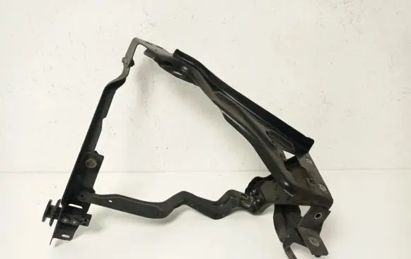 Mercedes-Benz C W204 Headlight/headlamp mounting bracket