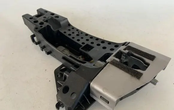 Audi Q7 4M Front door exterior handle/bracket 4M1837885A