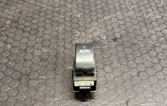 Toyota Avensis T250 Electric window control switch 37080A 8481005050 2080A21A
