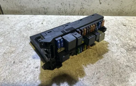 Mercedes-Benz E W211 Fuse module 2115458901 00403136A63 620882100136