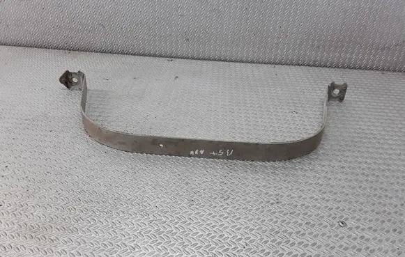Volkswagen PASSAT B5.5 Fuel tank mounting bracket 