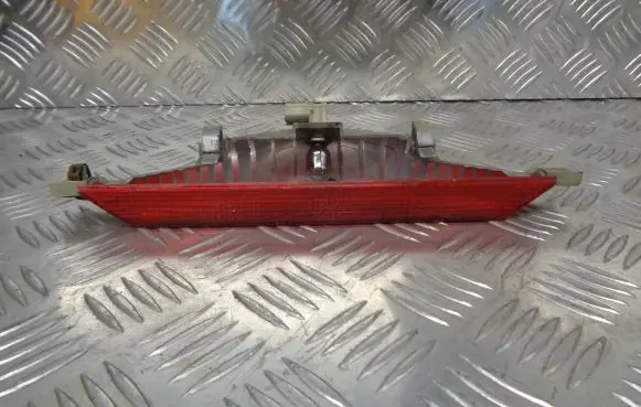 Toyota Avensis Verso Third/center stoplight