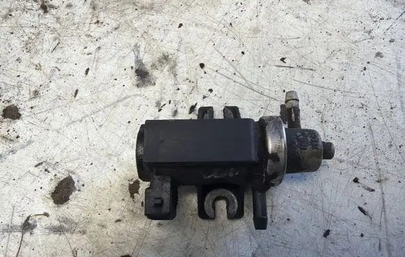 Audi A4 S4 B5 8D Turbo solenoid valve 1H0906627A