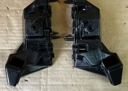 Ford Focus Front bumper mounting bracket JX7B17D959