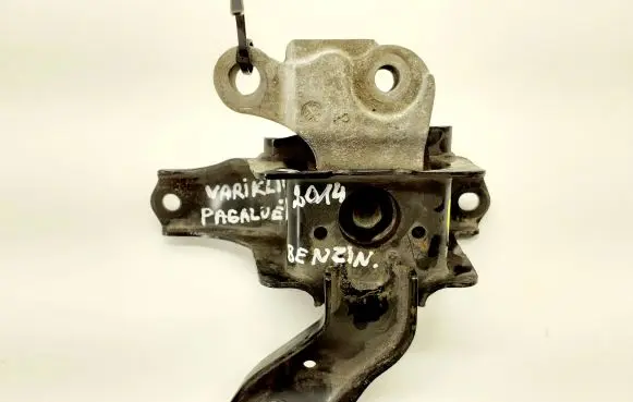 Toyota Yaris Engine mount bracket AVA1779