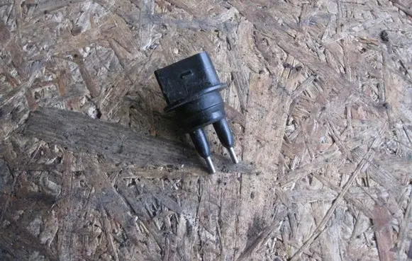 Seat Leon (1P) Windshield washer fluid level sensor 7M0919376