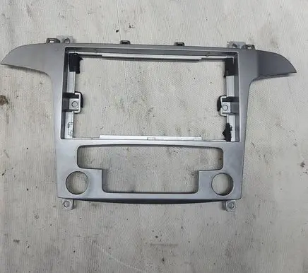 Radio/GPS head unit trim