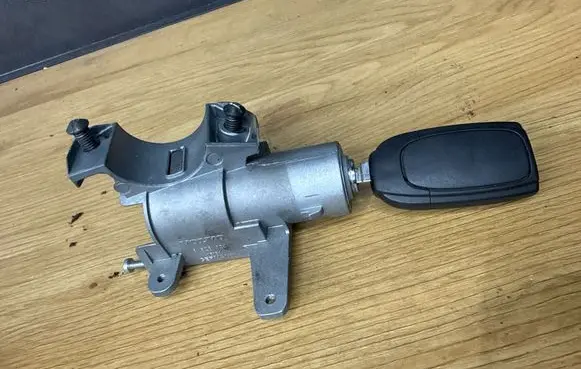 Volvo XC90 Ignition lock 8626324
